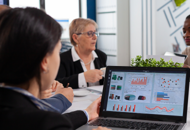 Entre o legado e o futuro: como integrar sistemas antigos à transformação digital sem parar a operação