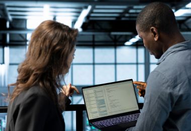 O elo perdido entre a TI e o comercial: como grandes empresas estão transformando diagnósticos técnicos em contratos milionários