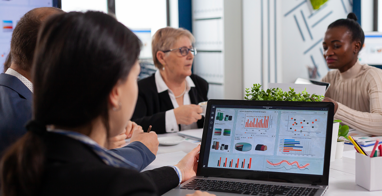 Entre o legado e o futuro: como integrar sistemas antigos à transformação digital sem parar a operação